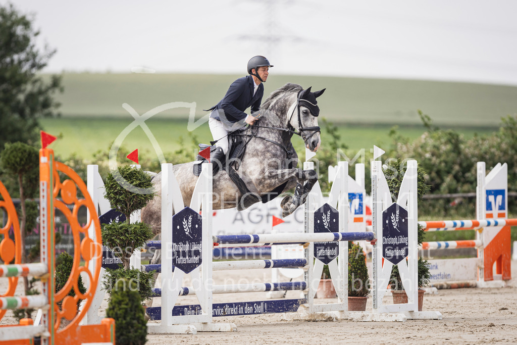 250628_PfSpTa_A2-Spr-217 | Deine schönsten Turniermomente als professionelle Fotos! Entdecke hochwertige Pferdesport-Fotografie im Online-Shop. Jetzt Fotos finden & bestellen!