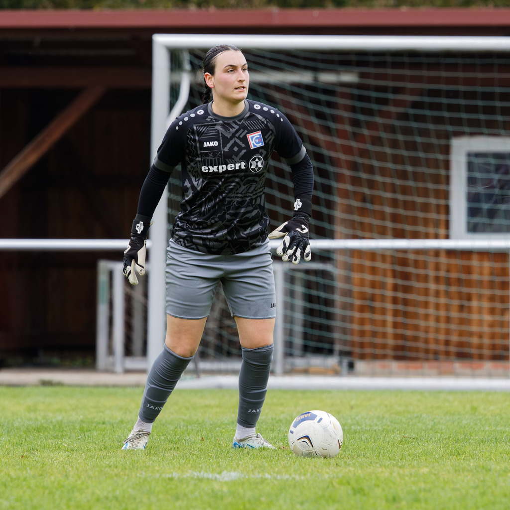FCEFCH_251012_1093 | Fotopresso – Sportfotografie in Heidenheim & Umgebung. Professionelle Sportfotografie für unvergessliche Momente. Dynamische Action-Shots, emotionale Szenen & hochwertige Bilder. - Realisiert mit Pictrs.com