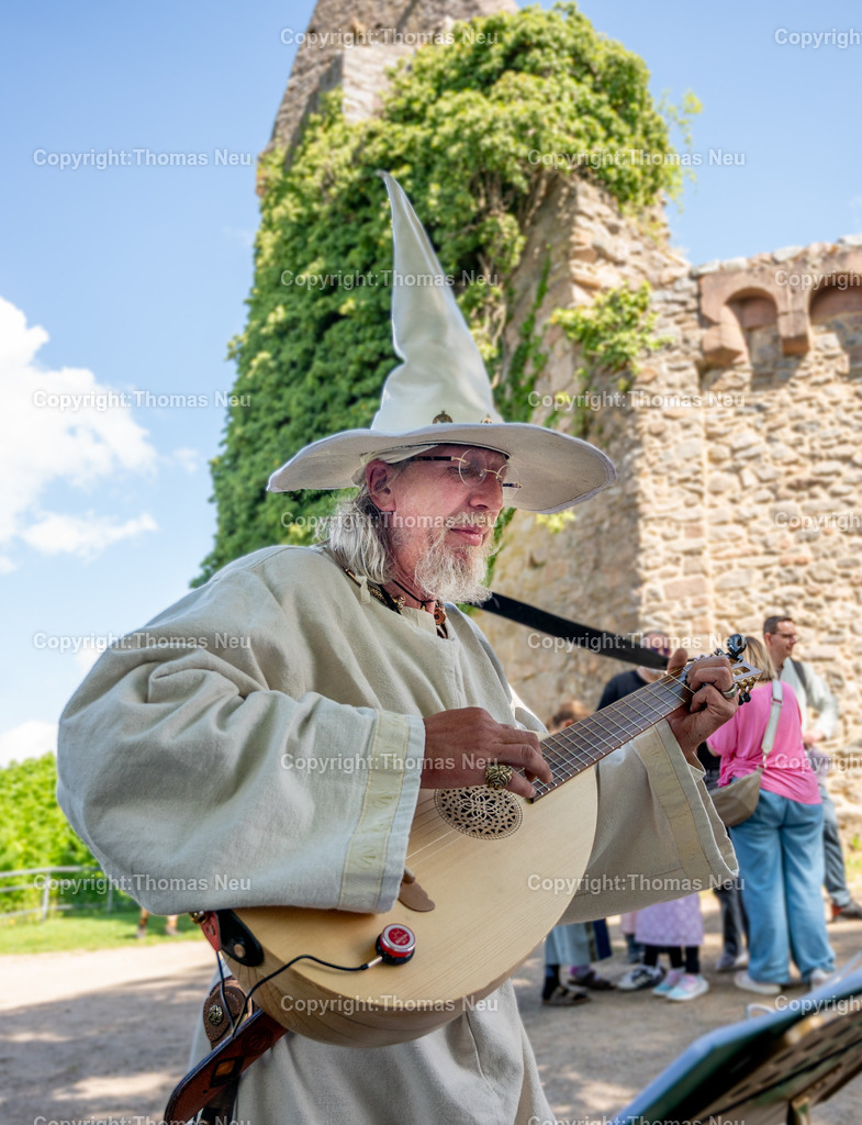 Lindenfels-Mittelaltermarkt-fotografie-thomas-neu.jpg7 | bli, Lindenfels, Mittelaltermarkt in der Burgstraße, Kurpark , Rathaushof und Burg, hier der historische Tanzkreis Bensheim im Rathaushof,  ,Bild: THomas Neu