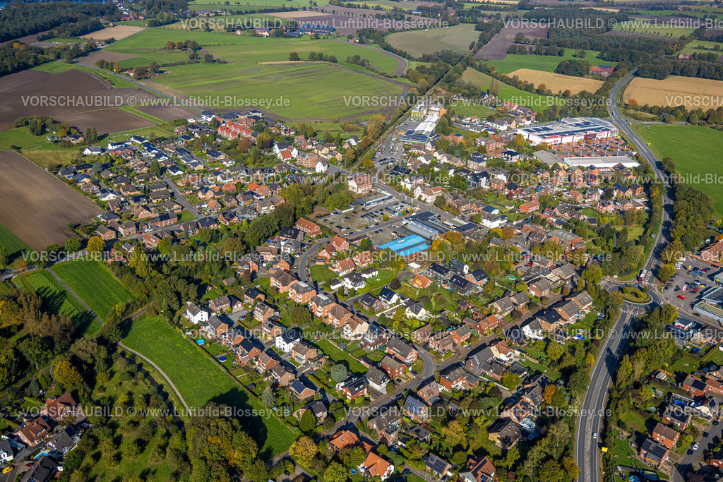 Selm241011624 | Luftbild, Wohngebiet Olfener Straße und Kreisverkehr Olfener Straße und Bundesstraße B236 Münsterlandstraße, Hellweg Baumarkt, Selm, Münsterland, Nordrhein-Westfalen, Deutschland