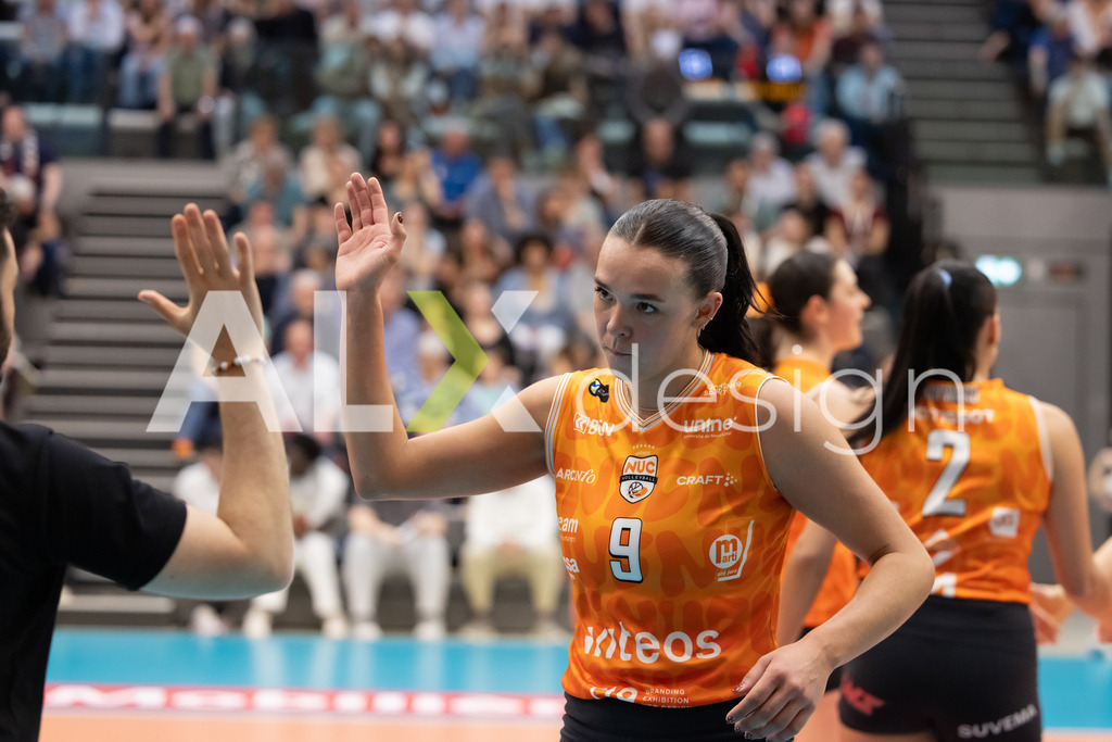 Volleyball I Frauen I Saison 2025-2026 I Volleyball NLA | Women I  Playoffs Finals 1/5 I viteos NUC - VC Kanti Schaffhausen I 06.04.2026 | 9 Maia Dvoracek (USA) (Viteos NUC) – Diagonal - Realisiert mit Pictrs.com