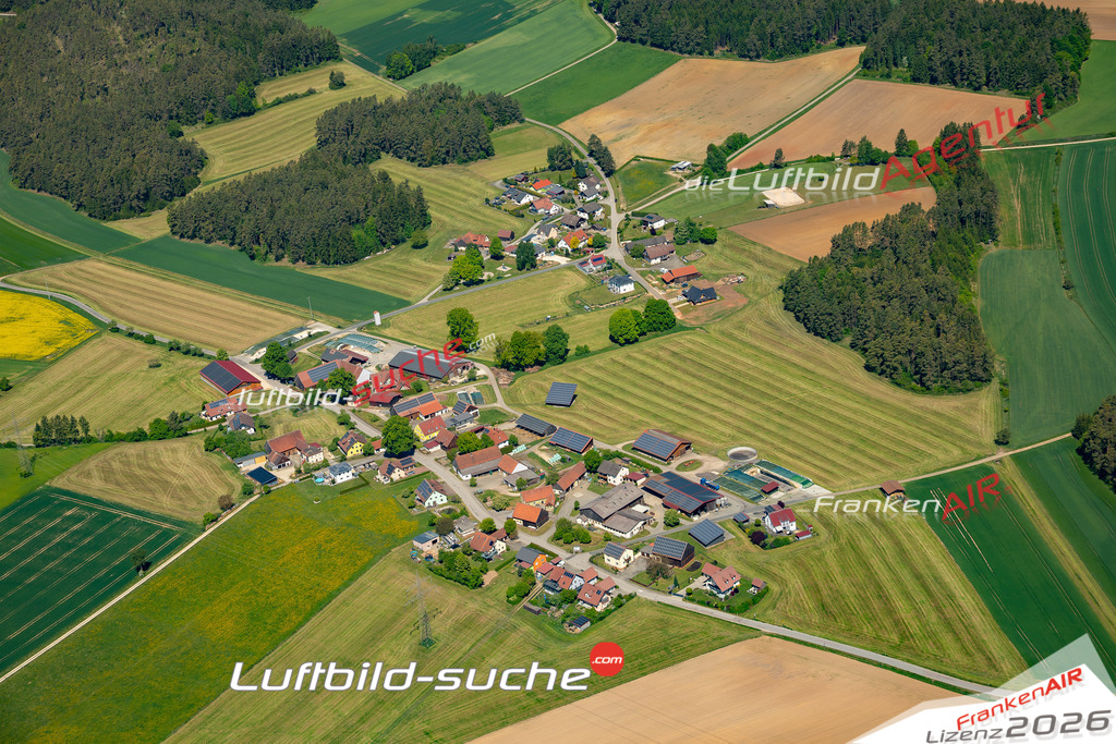Klassische Luftaufnahme ohne Drohne zeigt:Ehringsfeld bei Ursensollen - Die Luftbildaufnahme wurde 2025 vom UL-Flugzeug heraus erstellt ( keine Drohne ) - Hochauflösende Luftaufnahme -Nicht vergleichbar mit Google Maps oder Satelittenbilder- Die Geschenkidee !Mit Lizenz und Bildrechte bestellbar