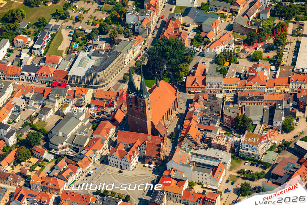 Marktplatz Stendal Bild- Das Luftbild wurde 2025 vom UL-Flugzeug heraus erstellt ( keine Drohne bzw. Drohnenaufnahme ) - Hochauflösende Luftaufnahme -Nicht vergleichbar mit Google Maps oder Satelittenbilder- Die Geschenkidee !Mit Lizenz und Bildrechte bestellbar - CC