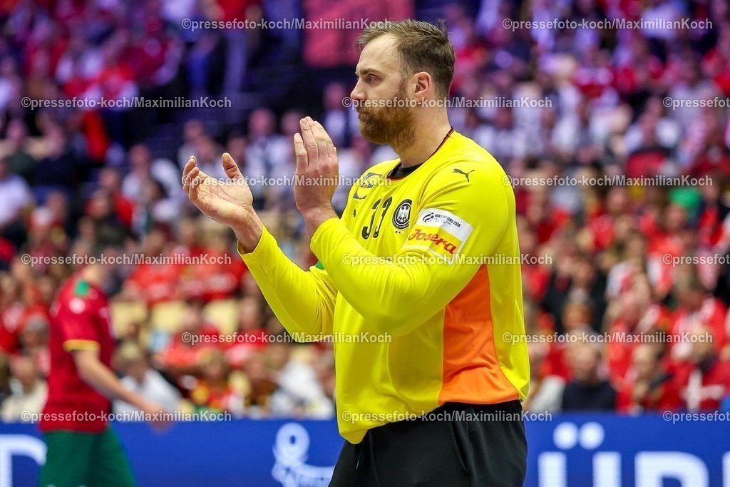 EHF22012601107 | 22.01.2026, Handball, Men's EHF EURO 2026, Deutschland - Portugal, Jyske Bank Boxen in Herning, Dänemark, Main Round:  Andreas Wolff (Germany #33) gestikulierend auf dem Spielfeld  