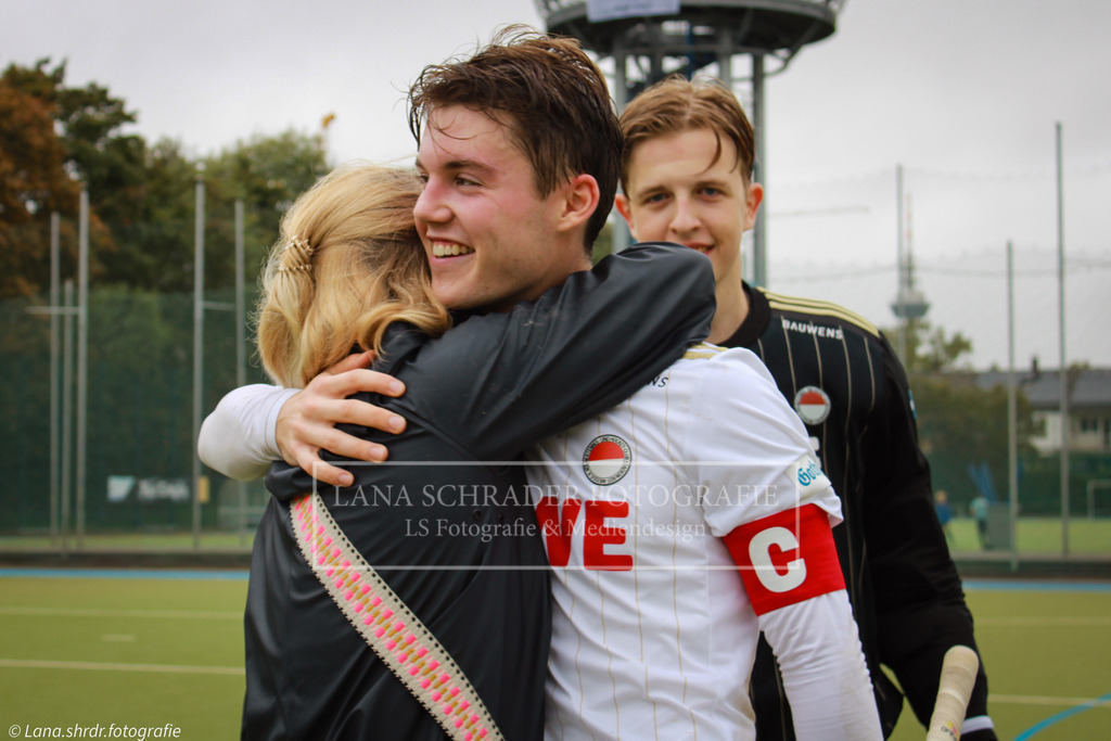 Leon Lindemann, Iris Langer (Teammanagerin) MU18 REGIONALLIGA DM22 ZWR HF RWK-MHC | lanaschraderfotografie - Realisiert mit Pictrs.com