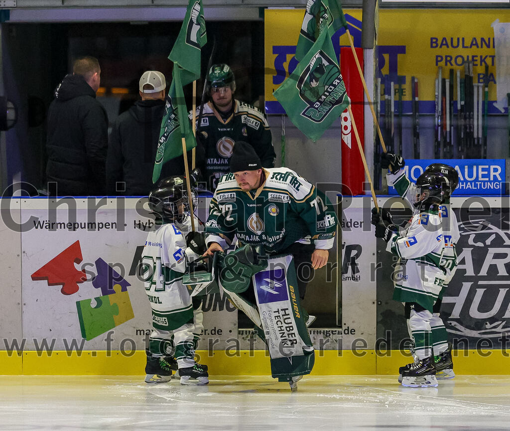 2025-11-30_034_TSV_Erding_gegen_EC_Peiting | Erding, Deutschland, 30.11.2025:Eishockey, Oberliga Süd 2025 / 2026, 22. Spieltag, TSV Erding gegen EC Peiting, Endergebnis: 5:1Torwart David Zabolotny (Erding Gladiators, #72)Foto: Christian Riedel / fotografie-riedel.net
