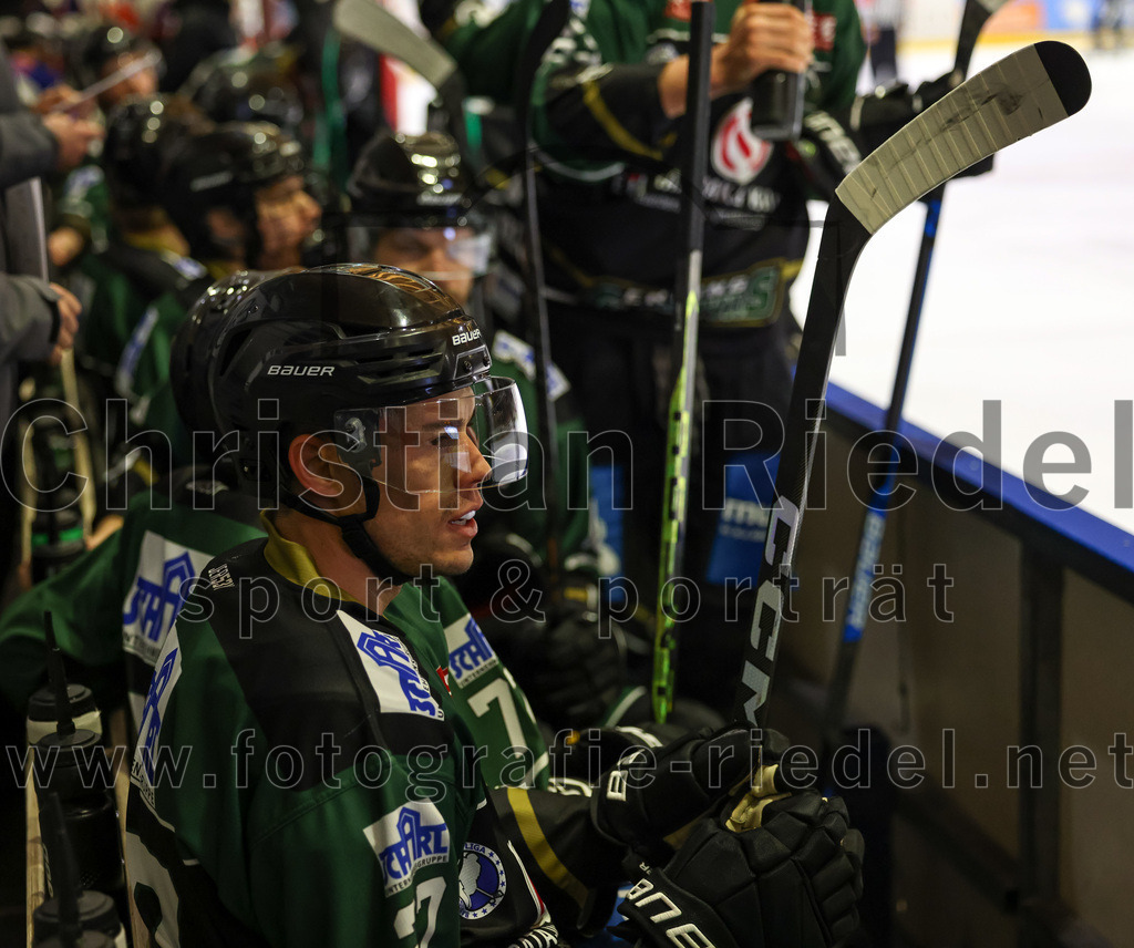 2023-01-22_101_Eishockey_TSV_Erding_gegen_ESC_Dorfen | Erding, Deutschland, 22.01.2023:
Eishockey, Bayernliga 2022 / 2023, 29. Spieltag, TSV Erding gegen ESC Dorfen, Endergebnis: 6:2

Mark Waldhausen (Erding Gladiators, #27)

Foto: Christian Riedel / fotografie-riedel.net