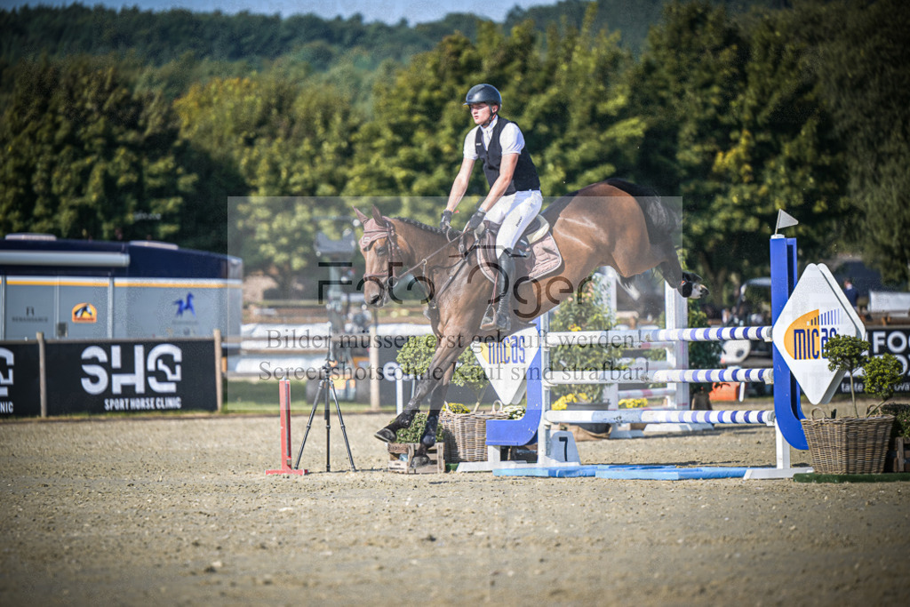DOS_3879 | Entdecke hochwertige Reitturnierfotos von Foto Oger. Professionell, emotional und authentisch – jetzt Lieblingsmomente im Shop bestellen.Deutschlandweite Turnierfotografie. - Realisiert mit Pictrs.com