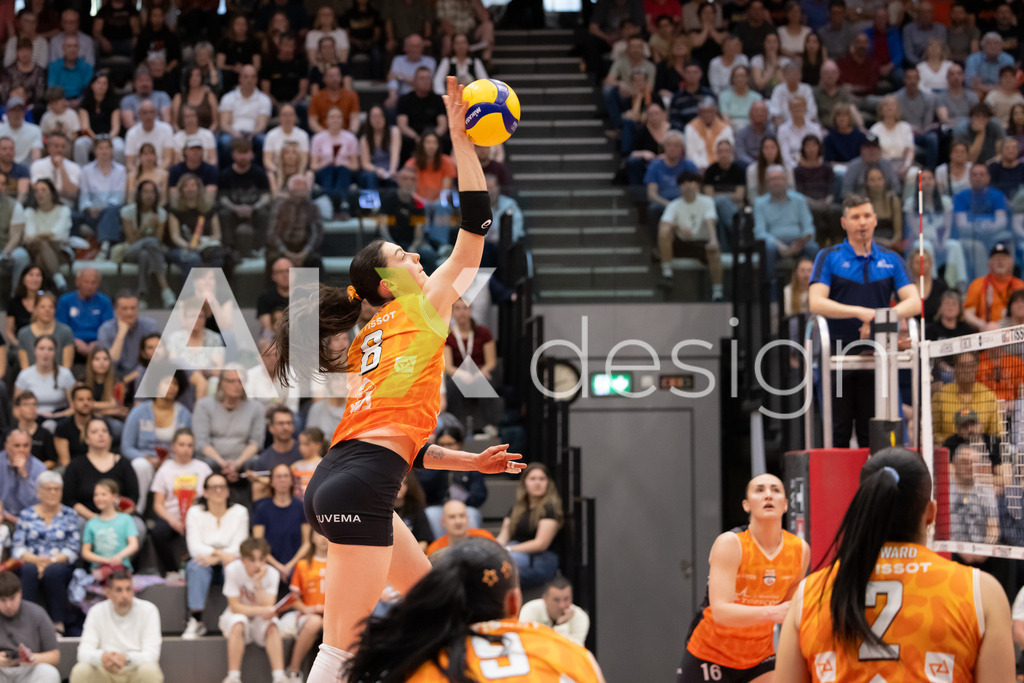 Volleyball I Frauen I Saison 2025-2026 I Volleyball NLA | Women I  Playoffs Finals 1/5 I viteos NUC - VC Kanti Schaffhausen I 06.04.2026 | 8 Gabrielle Attieh (CA) (Viteos NUC) – Aussen - Realisiert mit Pictrs.com