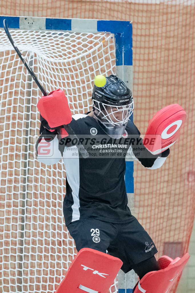 HK_20230122_103162-2 | 1. Bundesliga ( Halle ) Herren Crefelder HTC - Rot-Weiss Köln am 22.1.2023 Crefelder HTC  ( CHTC ) Halle Glockenspitz , Krefeld , Joshua Onyekwue Nnaji Torwart ( Crefelder HTC #29 )