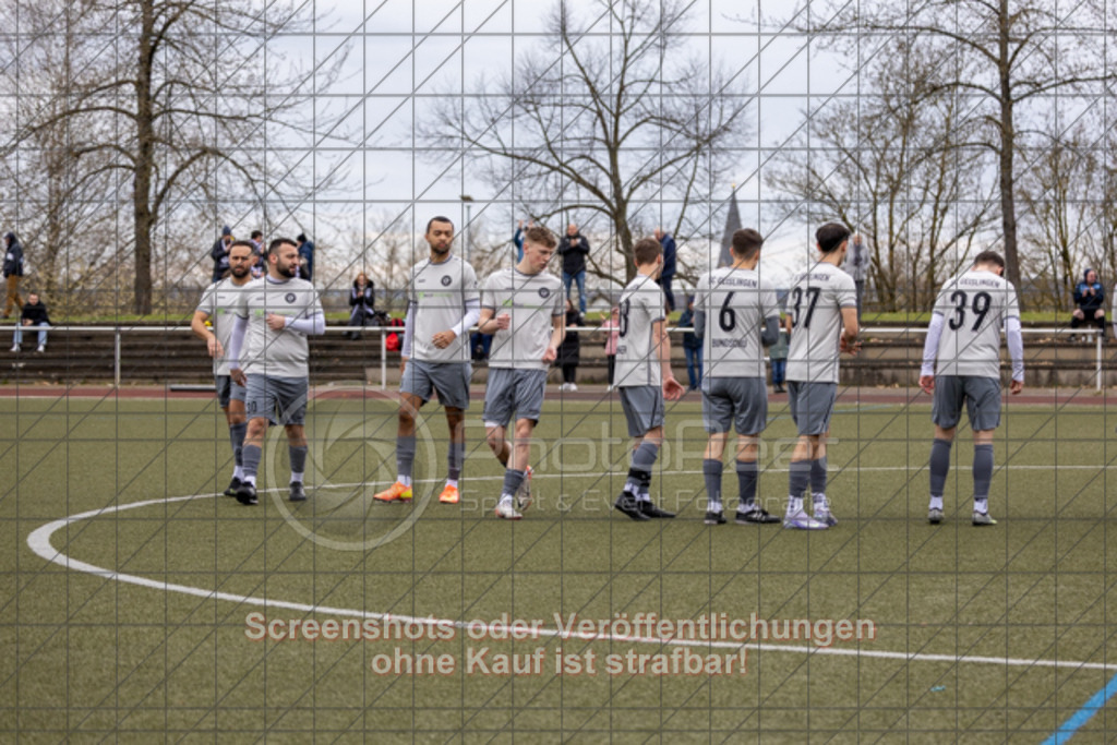 20250330_153134_0039 | #,TSG Salach (blau) vs. SC Geislingen II (weiß/grau), Fußball, Bezirksliga - Bezirk Neckar/Fils, 20. Spieltag, Saison 2024/2025, Kunstrasensportplatz, Staufenecker Str. 41, 73084 Salach, 30.03.2025 - 15:30 Uhr,Foto: PhotoPeet-Sportfotografie/Peter Harich