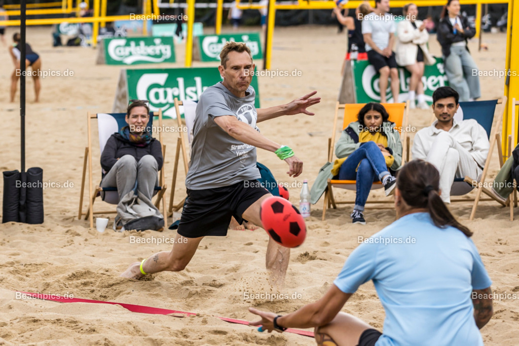 2025-200083932-Strandvölkerball-WM |  24.08.2025; Berlin Foto: Gerold Rebsch - www.beachpics.de