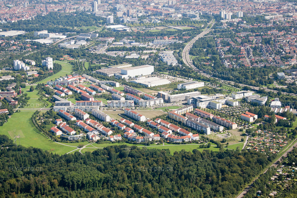 Luftbild: Kappellenweg von Süden im Ortsteil Oberreut in Karlsruhe im Bundesland Baden-Württemberg in Deutschland. Foto: IMG_31936.jpg vom 20.08.2010 durch Werner Riehm/FLY-FOTO.de