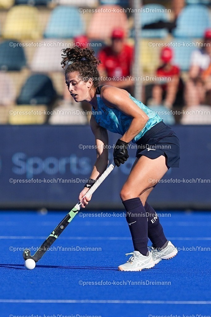xydrx11082502027 | 11.08.2025, xydrx, Frauen EuroHockey Championship 2025, Gruppenphase, Gruppe B, England - Belgien, Sparkassenpark Mönchengladbach: Anna Toman (ENG #6)