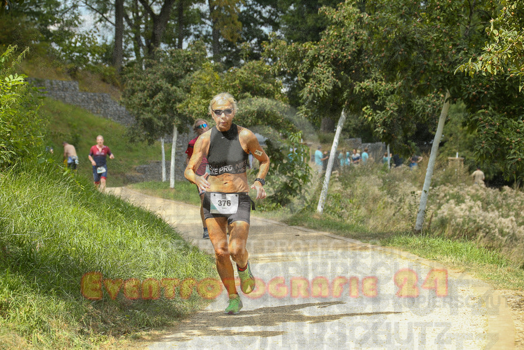 250824_1340_EX1_3205 | Sportfotografie im Rhein-Sieg Kreis, Köln, Bonn, NRW, Rheinland Pfalz, Hessen, etc. Unser Tätigkeitsfeld umfasst den Laufsport vom Volkslauf über den Marathon, Duathlon, Triathon bis zum Ultralauf wie Kölnpfad Ultra oder Schindertrail.