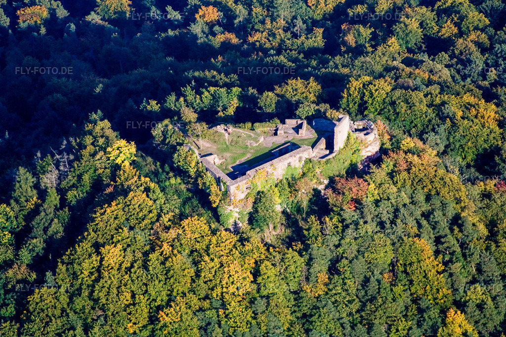 Luftbild: Ruine und Mauerreste der ehemaligen Burganlage Lindelbrunn in Vorderweidenthal im Bundesland Rheinland-Pfalz in Deutschland. Foto: IMG_13657.jpg vom 28.09.2008 durch Werner Riehm/FLY-FOTO.de