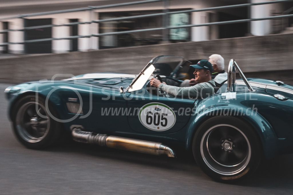 21. Arosa ClassicCar 2025 - 4. September 2025 | Urs Stamm aus Schaffhausen (SUI) in einem AC Cobra aus dem Jahre 1967 mit Startnummer 605 am Arosa ClassicCar 2025 in der Kategorie Demo..@arosaclassiccar, @arosa.official, #arosaclassiccar, #arosa, #76curves, #classiccar, Bild: Sportfotografie Markus Aeschimann | www.markus-aeschimann.ch - Realisiert mit Pictrs.com