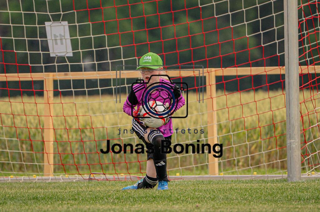 Fußball I E-Junioren I Saison 2025-2026 I OM-Cup Lüsche I Sonntag  I 23437 | jns.sportfotos - Realisiert mit Pictrs.com