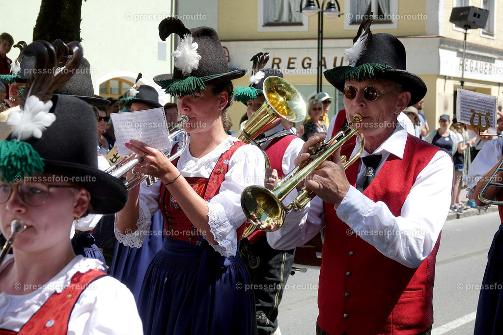 news-2022-Juli17-Musikumzug-Reutte-DSD03240-Weissenbach | Info aus dem Bezirk Reutte/Ausserfern Tirol sowie eine umfangreiche Bilddatenbank über die gesamte Region: Lechtal, Talkessel Reutte, Tannheimertal, Zwischentoren. Lech, Plansee, Zugspitze, Grenztunnel, B179, Fernpassstraße, Verkehr, Lawinen, Tradition, - Realisiert mit Pictrs.com