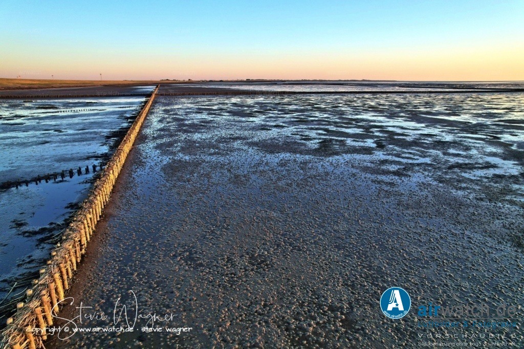 Landgewinnung & Küstenschutz in Nordfriesland | Entdecken Sie atemberaubende Luftbilder und Fotografien auf airwatch.de - Tauchen Sie ein in eine Welt voller faszinierender Aufnahmen aus der Vogelperspektive.
