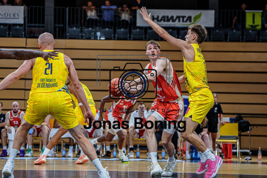 Basketball I Herren I Saison 2026-2027 I Testspiel I RASTA Vechta - EWE Baskets Oldenburg I 48417 | jns.sportfotos - Realisiert mit Pictrs.com