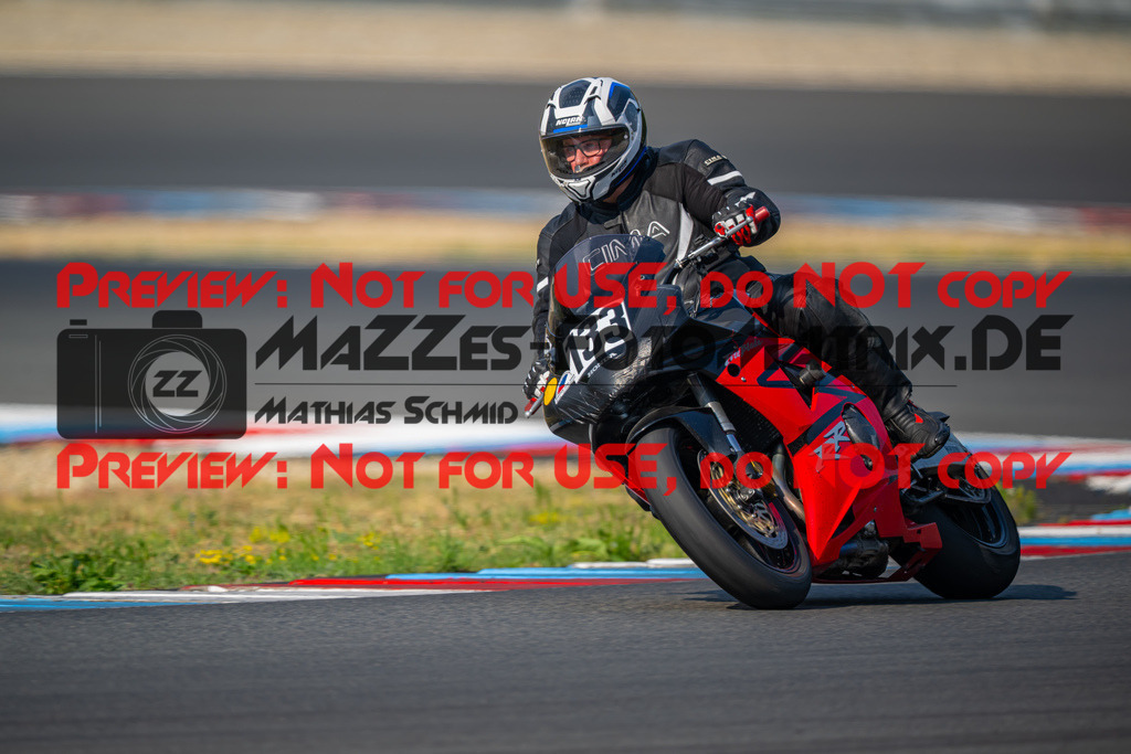 MaZZes-Fotomatrix-20260805-519860 | OPEN