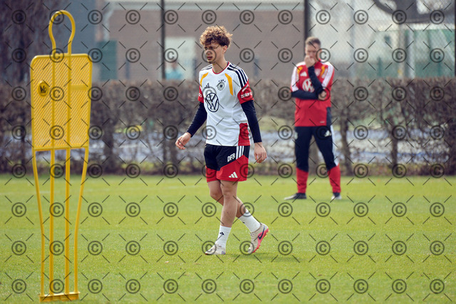 RGE_8608b | Deutsche Nationalmannschaft U-20, Herren, Training auf dem Gebhardt-Platz, im Bild Maurice Krattenmacher ( Hertha BSC ),  24.03. 2026, Fotograf: Ralf Gebhardt - Realisiert mit Pictrs.com