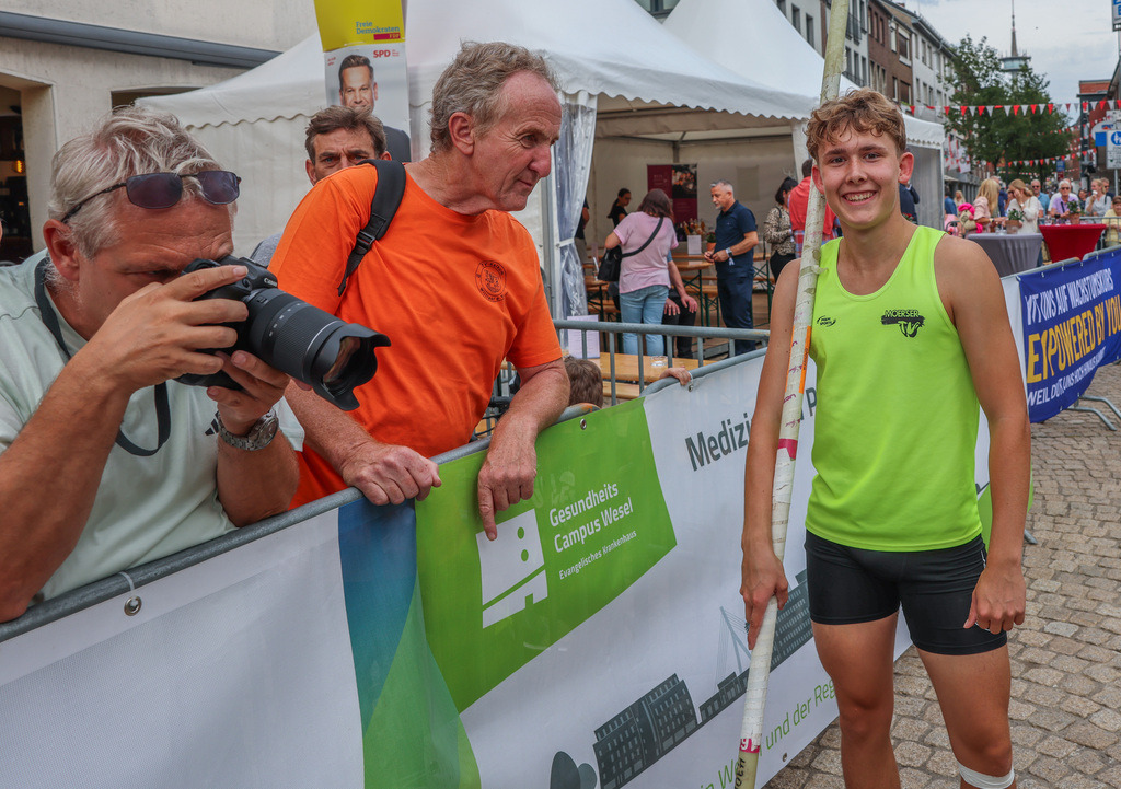 top-top.de-250828-019 | Foto, Video, Fotografie, Videografie, Fotobox, DJ, Discjockey, Musik, Musikbox, Veranstaltung, Photobooth, Amazon, Ebay, Buchtipp, Bestseller, Autor, Verlag, Buch, Wesel, Hamminkeln, NRW, Dinslaken, Rees, Drohne, Hochzeit, Party, Fotobox, Wesel, Fotograf