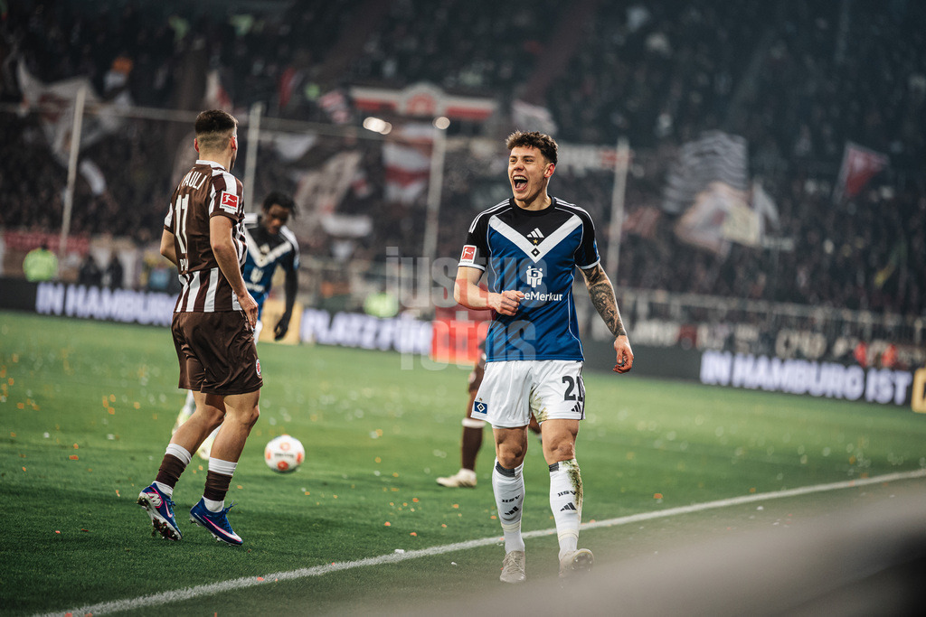 Fußball | Männer | Saison 2025/2026  | Fußball-Bundesliga | 19. Spieltag | FC St. Pauli vs. Hamburger SV | 23.01.2026 | Nicolai Remberg (#21, HSV) feiert sich