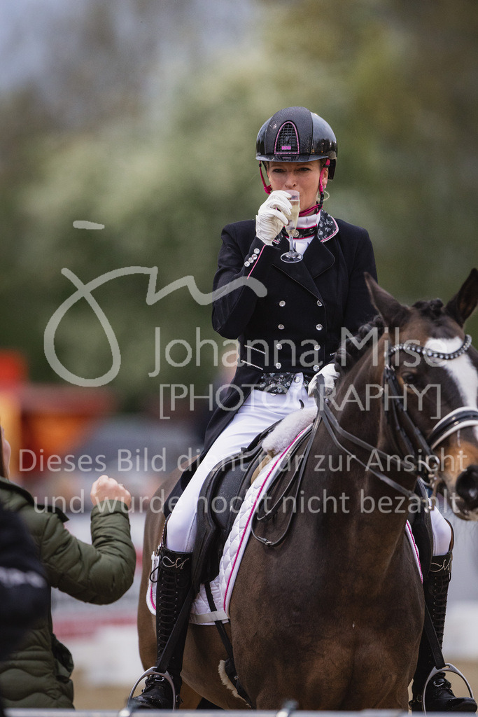 230429_Dressurfestival_S-Kür-310 | Deine schönsten Turniermomente als professionelle Fotos! Entdecke hochwertige Pferdesport-Fotografie im Online-Shop. Jetzt Fotos finden & bestellen!