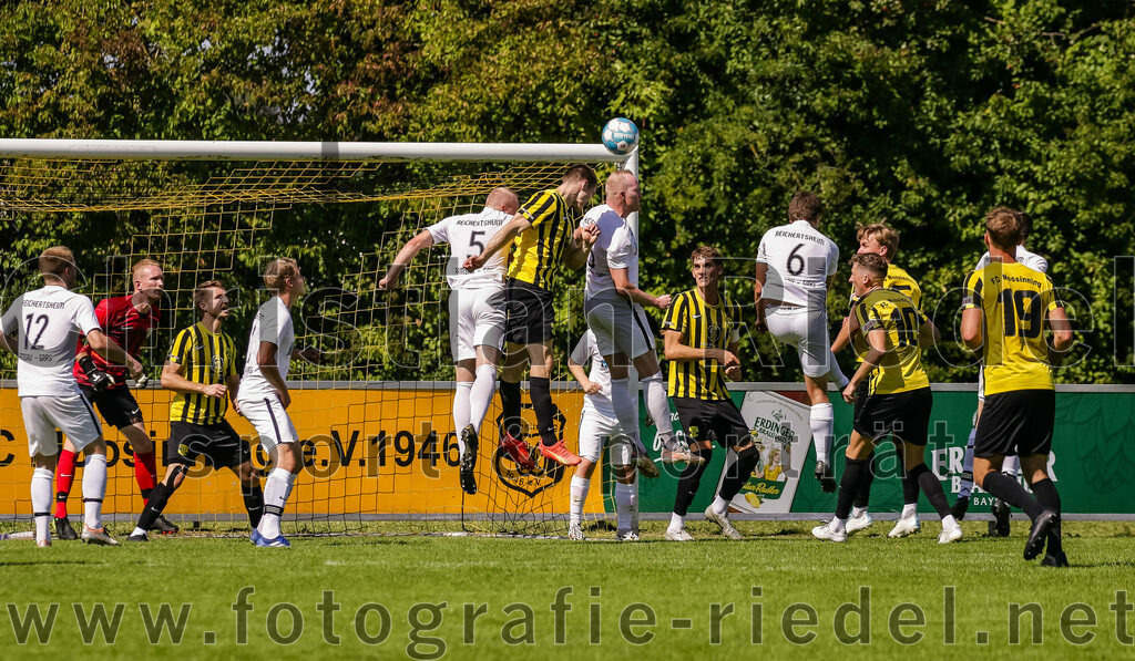2023-08-19_037_FC_Moosinning_gegen_SV_Reichertsheim | Moosinning, Deutschland, 19.08.2023:
Fußball, Bezirksliga Oberbayern Ost 2023 / 2024, 5. Spieltag, FC Moosinning gegen SV Reichertsheim, Endergebnis: 0:4

Torwart Jakob Kohwagner (SV Reichertsheim, #22), Maximilian Lechner (FC Moosinning, #11), Thomas Schaberl (SV Reichertsheim, #5), Fabian Ulitzka (FC Moosinning, #23), Albert Schaberl (SV Reichertsheim, #8), Dennis Stauf (FC Moosinning, #15), Josef Holzhammer (SV Reichertsheim, #6), Florian Jakob (FC Moosinning, #10)

Foto: Christian Riedel / fotografie-riedel.net