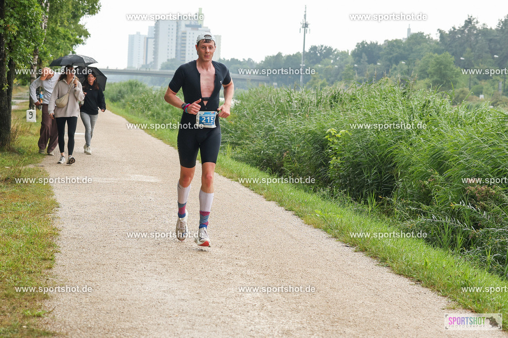 LUR_1573 | 34. M-net Erlanger Triathlon 2025 #erlangertriathlon  #mnettriathlon2025 #mnettriathlon #team #olympischedistanz #mitteldistanz #triathlon #maindonaukanal  #erlangertriathlon2025 #yourpictrs #tv1848 #tv1848erlangen  #triathlonbayern #sportinerlangen #demsportverbunden #sportshot_your_pictrs Copyright: www.sportshot.de