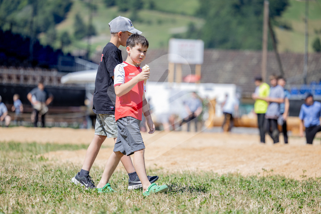 SchwyzerJung2026_00090 | Die Schwinger des Schwyzer Kantonalen Schwingerverbandes: Fotos, die Dynamik und Leidenschaft festhalten, sowie emotionale Momente aus dem traditionellen Schwingsport zeigen. - Realisiert mit Pictrs.com