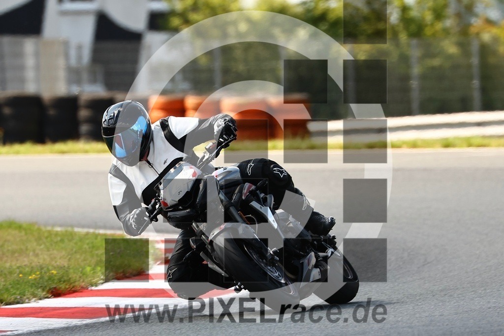 0122-20250719_11605 | Schöne Erinnerungen an spannende Momente - das festzuhalten ist unser Job. PIXELrace.de ist seit 2003 auf den Rennstrecken Europas unterwegs um die Action draußen beim Fahren und die wunderbare Stimmung imm Fahrerlager für euch einzufangen.