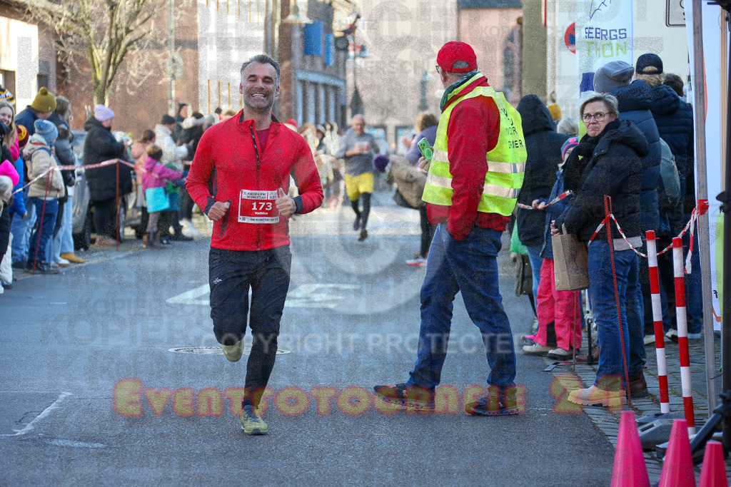 241201_1225_EX1_2045 | Sportfotografie im Rhein-Sieg Kreis, Köln, Bonn, NRW, Rheinland Pfalz, Hessen, etc. Unser Tätigkeitsfeld umfasst den Laufsport vom Volkslauf über den Marathon, Duathlon, Triathon bis zum Ultralauf wie Kölnpfad Ultra oder Schindertrail.