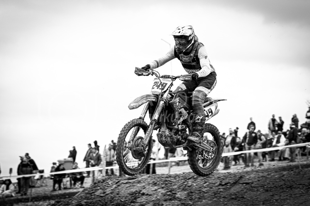 Motocross Schlatt bei Winterthur - 30. April 2023 | #249 Hitz Philipp aus Ehrendingen (CH) auf Honda in der Kategorie Senioren am Motocross Schlatt bei Winterthur, 30. April 2023. 
Instagram: @mx_schlatt | @mc_wila | @sam_schweiz
Bild: Sportfotografie Markus Aeschimann | www.markus-aeschimann.ch - Realisiert mit Pictrs.com