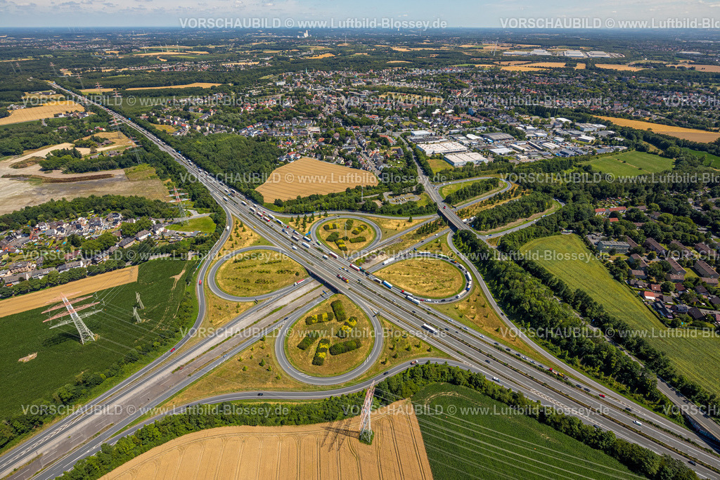 Castrop-Rauxel220706071 | Luftbild, Autobahnkreuz Castrop-Rauxel-Ost mit A45 und A42 zusammen mit der Anschlussstelle Dreieck Dortmund-Bodelschwingh, Abfahrt Königshalt, Oestrich, Dortmund, Ruhrgebiet, Nordrhein-Westfalen, Deutschland