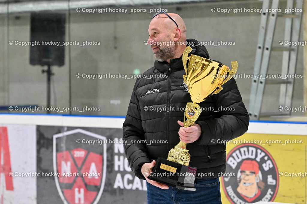 Lendhafen Seelöwen vs. Spartans Althofen | Siegerehrung, Vizepräsident KEHV Herbert Hohenberger, Meister Pokal, Lendhafen Seelöwen vs. Spartans Althofen, Lendhafen Seelöwen vs. Spartans Althofen am 14.02.2025 in Ferlach (HTC Eishalle Ferlach), Austria, (Photo by Bernd Stefan)