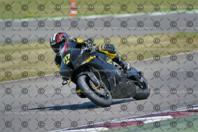 26BT01-1686 | 717 - Realisiert mit Pictrs.com