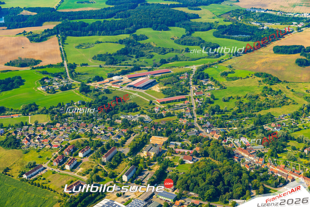 Luftbild der Stadt Brüel - Das Luftbild wurde 2025 vom UL-Flugzeug heraus erstellt ( keine Drohnenaufnahme ) - Hochauflösende Luftaufnahme - für Wandbilder und großformatige Ausdrucke geeignet. Das besondere Geschenk!Hier alle&nbsp;Infos zur Lizenzierung der LuftaufnahmeWir fliegen auch dieses Jahr wieder in Ihre Region um Luftbilder zu erstellen.- Luftbild anfragen