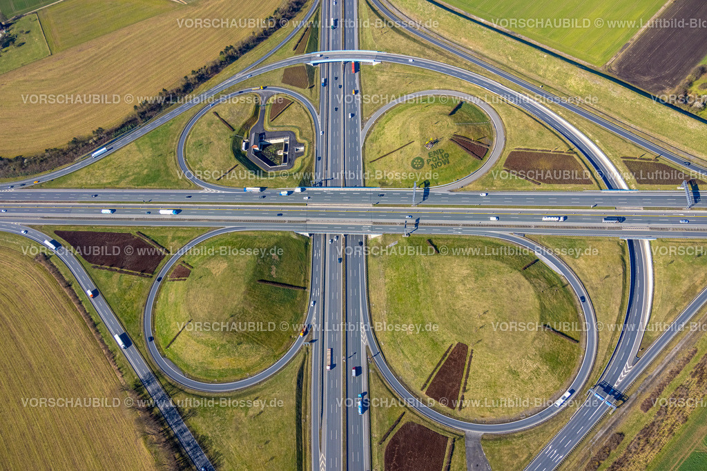 Kamen220300023KamenerKreuzRotary | 20.000 Tulpen werden bei dieser Aktion des Rotary Clubs Kamen am Kamener Kreuz unterhalb der Hubschrauberskulptur erblühen , Kamen, Ruhrgebiet, Nordrhein-Westfalen, Deutschland