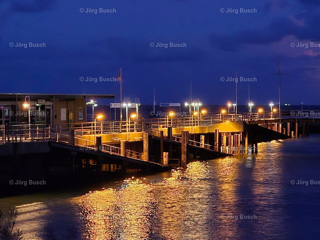 Landungsbrücke am Abend | Dieser Shop bietet Fotos und Videos aus den Bereichen Fallschirmspringen, Landschaft und Luftbild - Realizzato con Pictrs.com