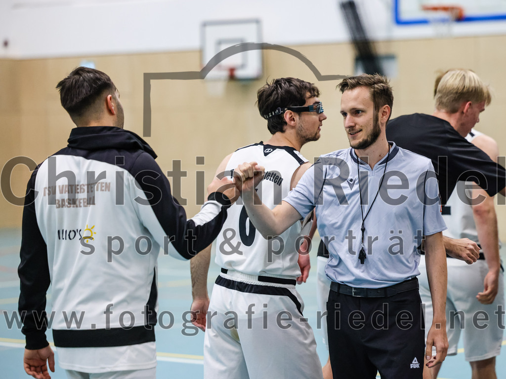 2022-12-03_006_TSV_Vaterstetten_gegen_TG_Landshut | Vaterstetten, Deutschland, 03.12.2022:
Basketball, Bayernliga Herren Südost 2022 / 2023, 7. Spieltag, TSV Vaterstetten gegen TG Landshut, Endergebnis: 71:78

Foto: Christian Riedel / fotografie-riedel.net