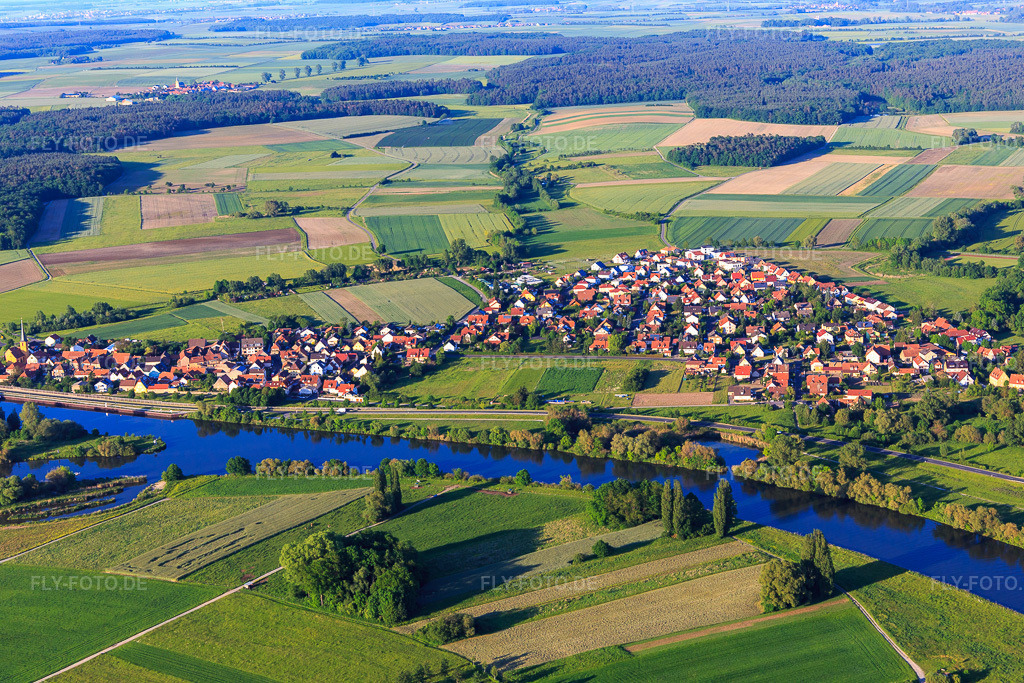 Luftbild: Ortsteil Gerlachshausen jenseits des Main im Ortsteil Münsterschwarzach in Schwarzach im Bundesland Bayern in Deutschland. Foto: IMG_100355.jpg vom 27.05.2017 durch Werner Riehm/FLY-FOTO.de