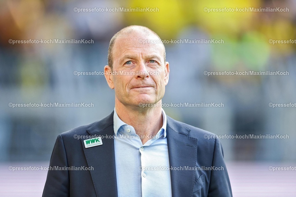 BVB08032502350 | 08.03.2025, Fußball, Borussia Dortmund - FC Augsburg, 1. Fußball Bundesliga, 25. Spieltag, Signal Iduna Park, Saison 2024 2025: Cheftrainer Jess Thorup (FC Augsburg)DFB regulations prohibit any use of photographs as image sequences and or quasi-video.