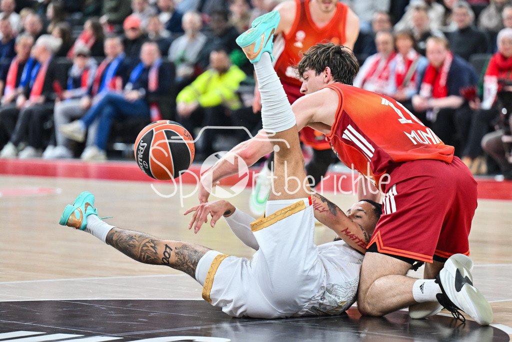 FC Bayern Basketball - AS Monaco Basket | MUNICH, GERMANY - 05. FEBRUARY: im Duell Justianian JESSUP (FC Bayern Basketball 10) und Matthew STRAZEL (AS Monaco Basket 32) während dem Match zwischen dem FC Bayern Basketball und dem AS Monaco Basket am 27. Spieltag der EuroLeague im SAP GARDEN