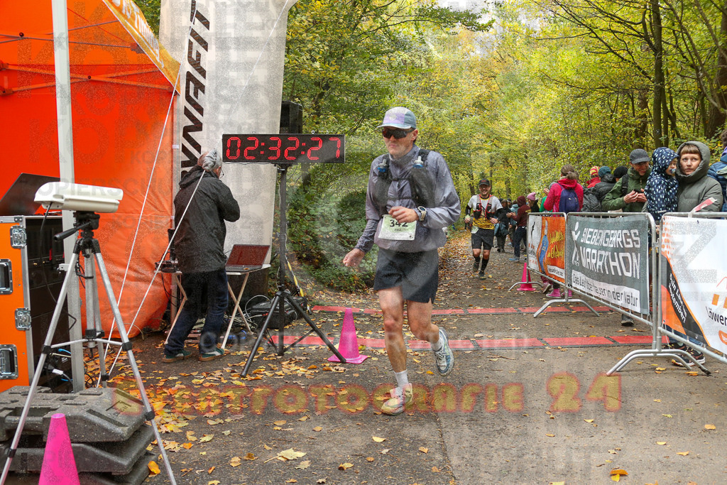 251026_1234_EX1_0694 | Sportfotografie im Rhein-Sieg Kreis, Köln, Bonn, NRW, Rheinland Pfalz, Hessen, etc. Unser Tätigkeitsfeld umfasst den Laufsport vom Volkslauf über den Marathon, Duathlon, Triathon bis zum Ultralauf wie Kölnpfad Ultra oder Schindertrail.