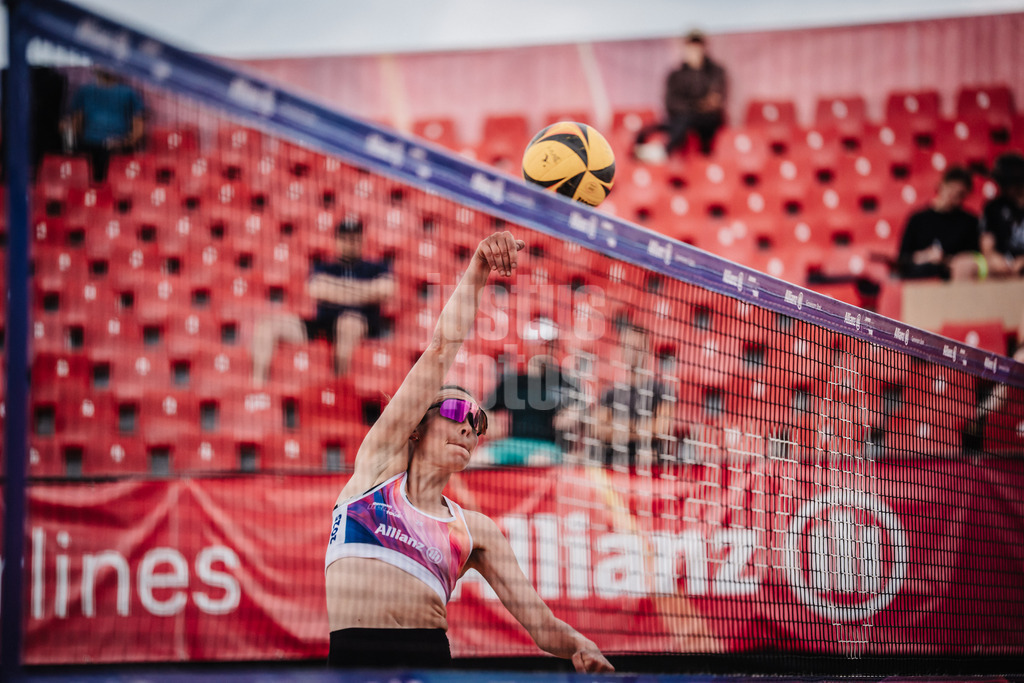 Beachvolleyball | Frauen | Allianz German Beach Tour 2025 | Tourstop München | 10.07.2025 | Christine Aulenbrock beim Angriff