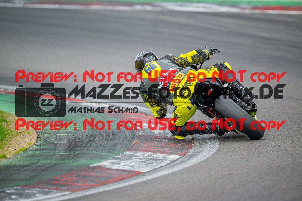MaZZes-Fotomatrix-20260904-634626 | TWIN