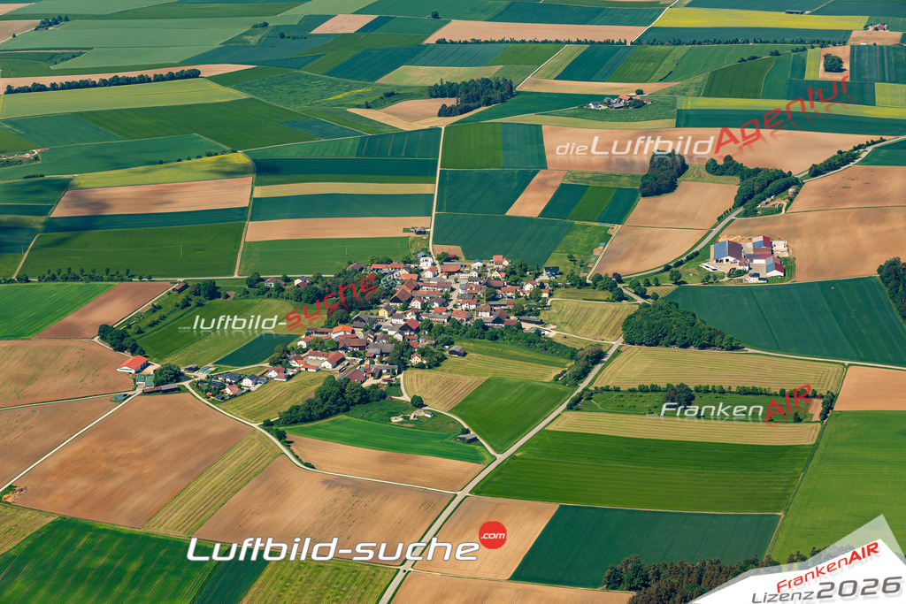Die Luftaufnahme Amtmannsdorf - Beilngries wurde 2022 vom Flugzeug aus (keine Drohne) erstellt. Hohe Auflösung -für große Poster und Wandbilder geeignet - Garantiert!